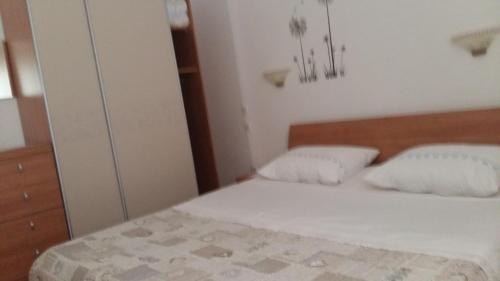 Kustici Apartment | Apartment in Kustici with sea view, terrace, air conditioning, WiFi (3597-4)