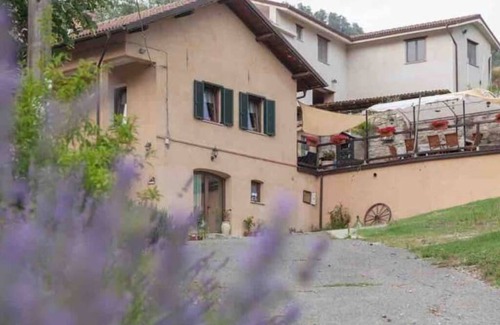Merana Apartment | Apartment in Langa Astigiana farmhouse Cascina Galli