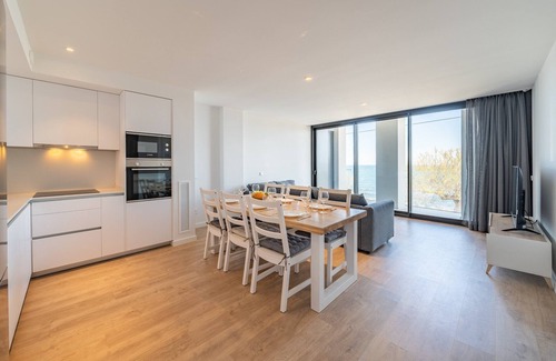 L'Escala Apartment | Apartment in L’Escala near Beaches & Pool