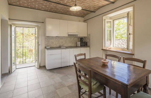 Monforte d'Alba Apartment | Apartment in Monforte D'alba with 1 bedrooms sleeps 4