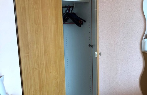 Hartenberg-Munchfeld Apartment | Apartment in Mainz - Wohn-schlafzimmer mit Kochnische und Bad