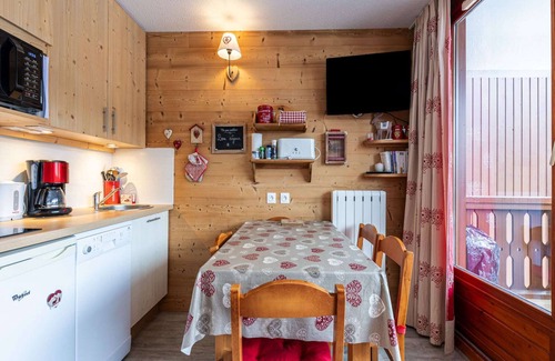Les Esserts Apartment | Apartment in Morillon near Ski Slopes