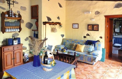 Barranco del Pinar House | Apartment in Moya with communal pool