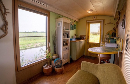 Oudeslius House | Apartment in Netherlands near the Coast