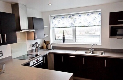Newbury Apartment | Apartment in Newbury Parkway Centre (6ATT)