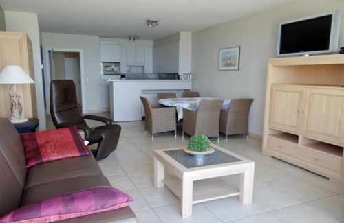 Nieuwpoort-aan-Zee Apartment | Apartment in Nieuwpoort with Sea Views