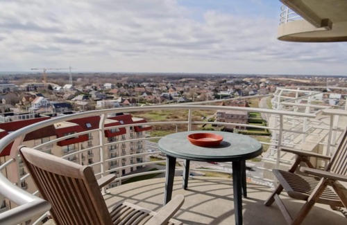 Nieuwpoort-aan-Zee Apartment | Apartment in Nieuwpoort with Sea Views