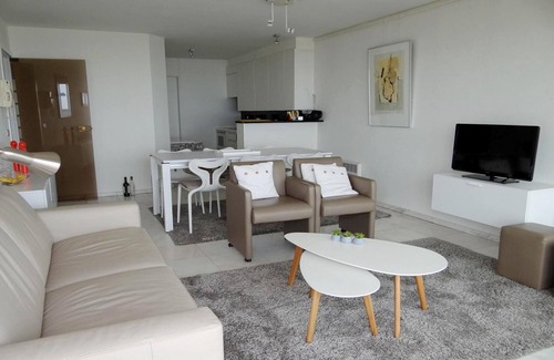 Nieuwpoort-aan-Zee Apartment | Apartment in Nieuwpoort with Sea Views