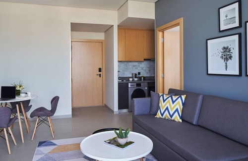 Jumeirah Village Triangle Apartment | Apartment in Novotel JVT comfort and fun 4 gusts, Voll furnished, with internet.