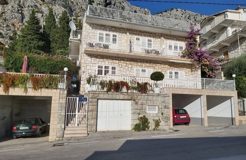 Borak Apartment | Apartment in Omiš with Seaview, Balcony, Air condition, WIFI (161-1)