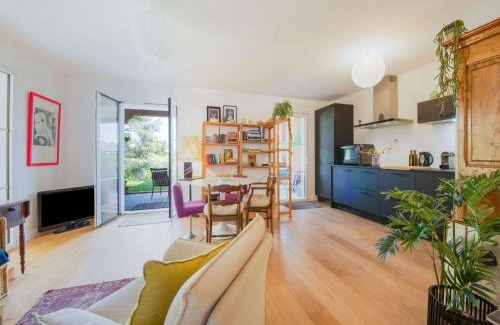 Les Maillans Apartment | Apartment in Provence with Pool & Golf