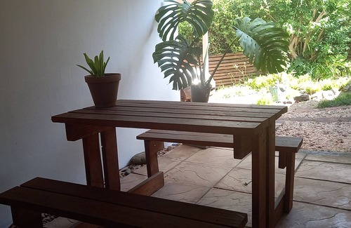 Ethekwini Apartment | Apartment in quiet, leafy suburb-safe parking, own entrance-keys and gate remote