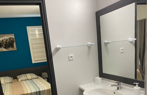 Tartane Apartment | Apartment in residence near the beach