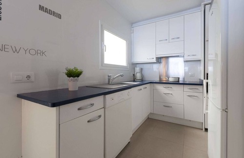 Roses Town Center Apartment | Apartment in Roses with Stunning Sea Views