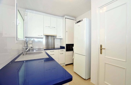 Roses Town Center Apartment | Apartment in Roses with Stunning Sea Views