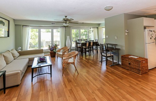 Clarkson-Lorne Park House | Apartment in South Mississauga near Highway