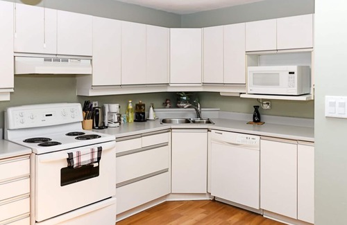 Clarkson-Lorne Park House | Apartment in South Mississauga near Highway