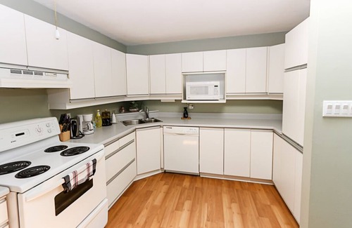 Clarkson-Lorne Park House | Apartment in South Mississauga near Highway