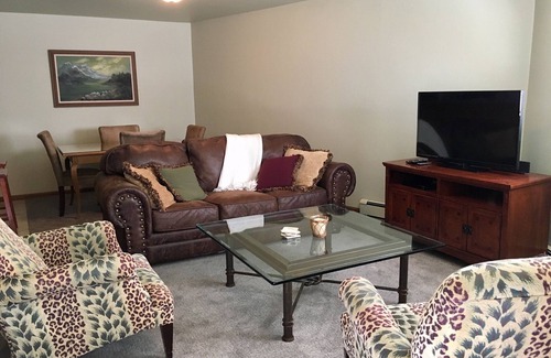 Carbondale Apartment | Apartment in spectacular mountain location viewing the red cliffs of Redstone.
