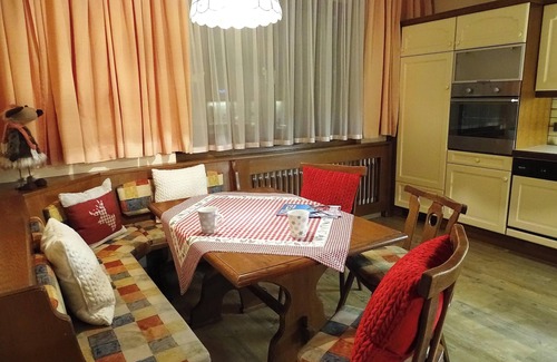 Fuegen Apartment | Apartment in Sportpension Christina Close to Ski Areas