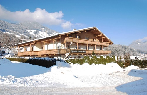Fuegen Apartment | Apartment in Sportpension Christina Close to Ski Areas