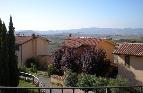 Pomaia Apartment | Apartment in terraced house with two terraces -gardens, 2-room-5 people