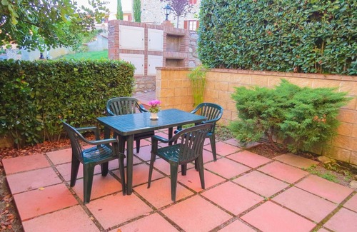 Pomaia Apartment | Apartment in terraced house with two terraces -gardens, 2-room-5 people