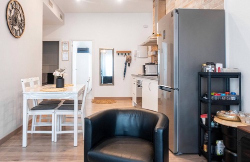 San Gil Apartment | Apartment 'In The Center Of Seville' with Balcony, Wi-Fi and Air Conditioning