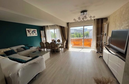 Maladiere Apartment | Apartment in the city center and close to the Parc Des Expositions