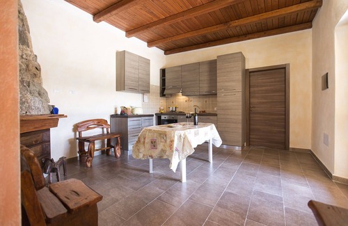 Schifoni Apartment | Apartment in the countryside