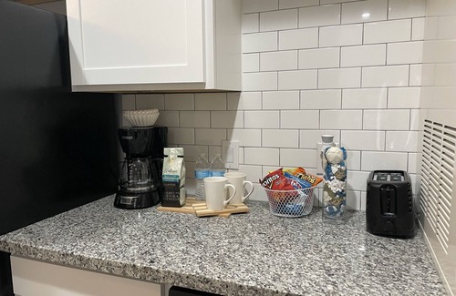 Woodland Heights Apartment | Apartment in the Heights | 7 mins from Downtown