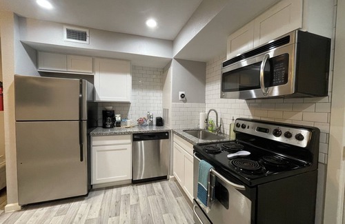 Woodland Heights Apartment | Apartment in the Heights | 7 mins from Downtown