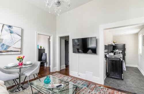 Hamilton Apartment | Apartment in the James South Neighborhood