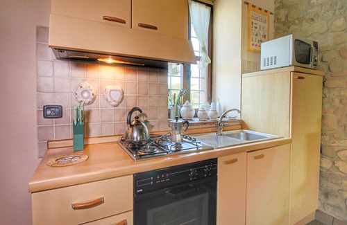 Todi Apartment | Apartment in Todi with Pool & History