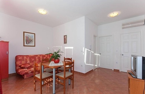 Tucepi Apartment | Apartment in Tučepi with Terrace, Air condition, WIFI, Washing machine (202-3)