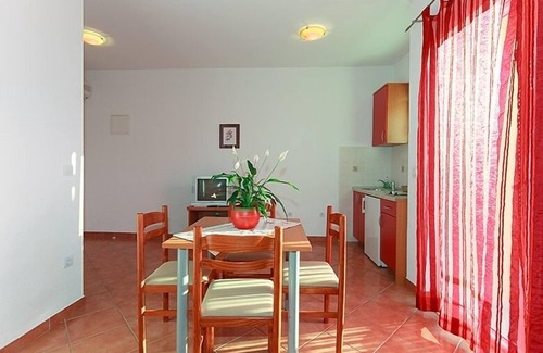 Tucepi Apartment | Apartment in Tučepi with Terrace, Air condition, WIFI, Washing machine (202-3)