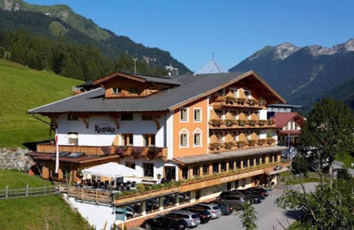 Lermoos Apartment | Apartment in Tyrol with hot tub