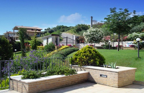 Tortoreto Apartment | Apartment in Villa sea view: garden, very cool, sheltered.