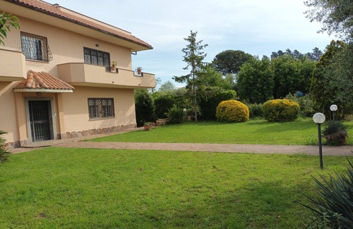 Borghesiana Apartment | Apartment in villa in the vicinity of the castelli romani, well connected
