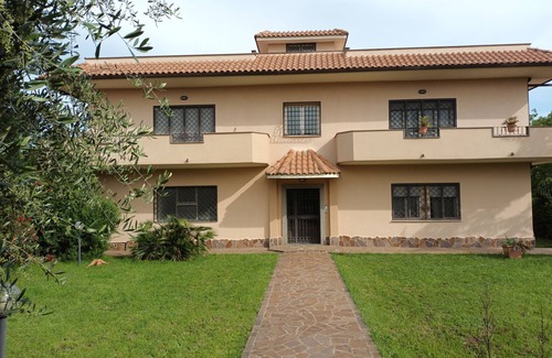 Borghesiana Apartment | Apartment in villa in the vicinity of the castelli romani, well connected