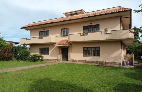 Borghesiana Apartment | Apartment in villa in the vicinity of the castelli romani, well connected