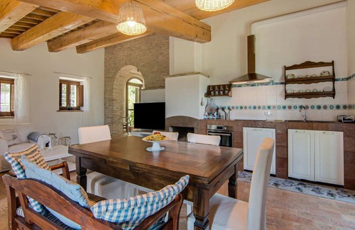 Mombaroccio Apartment | Apartment in Villagrande with Adriatic Views