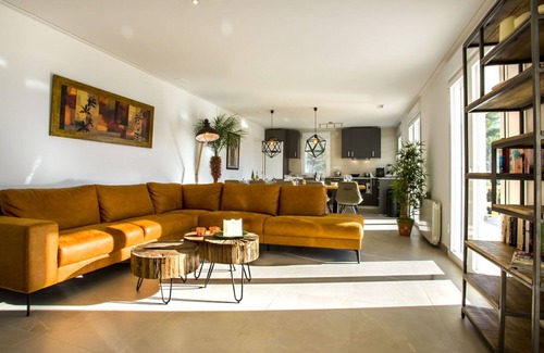 Alcalali Villa | Apartment in villa with A/C, private pool, WIFI, TV, patio, pets allowed, panoramic view, parking