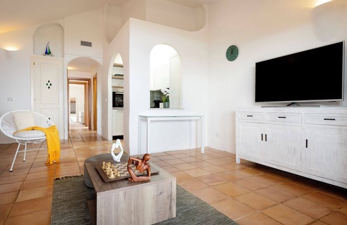 Pantogia Apartment | Apartment "Infinite Blue Porto Cervo" near Beach with Sea View, Shared Pool & Wi-Fi