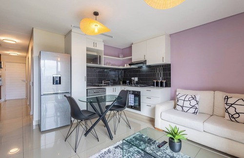 Umhlanga Apartment | apartment is close to everything beautiful and Morden . Free WiFi and parking