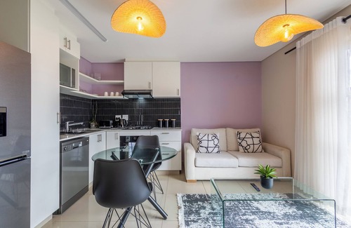 Umhlanga Apartment | apartment is close to everything beautiful and Morden . Free WiFi and parking
