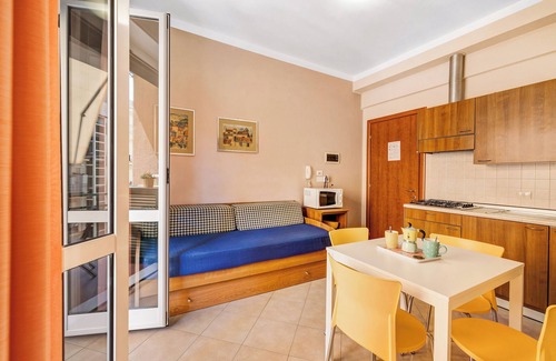 Finale Pia Apartment | Apartment 'Isophylla Comfort' close to the Beach with Balconies & Wi-Fi
