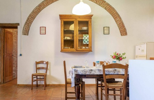 Castiglione del Lago House | Apartment in villa with WIFI, A/C, private pool, hot tub, TV, patio, pets allowed, panoramic view