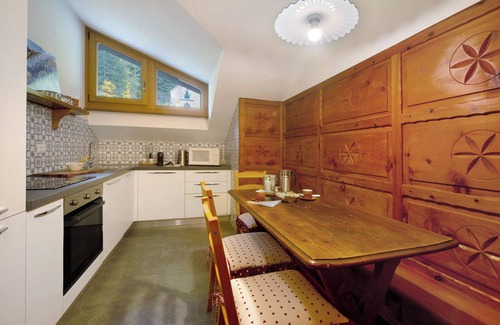 Gressoney-Saint-Jean Apartment | Apartment 'Finestra Sul Monte Rosa' with Mountain View, Shared Garden and Wi-Fi