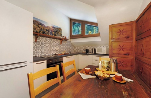Gressoney-Saint-Jean Apartment | Apartment 'Finestra Sul Monte Rosa' with Mountain View, Shared Garden and Wi-Fi
